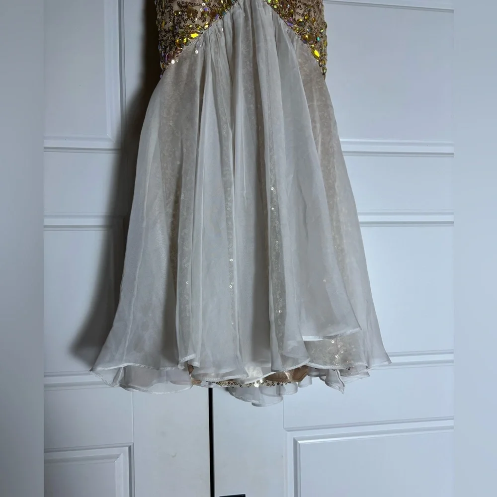 La Femme Strapless Sweetheart Sequins Mini Prom Dress in Gold and White